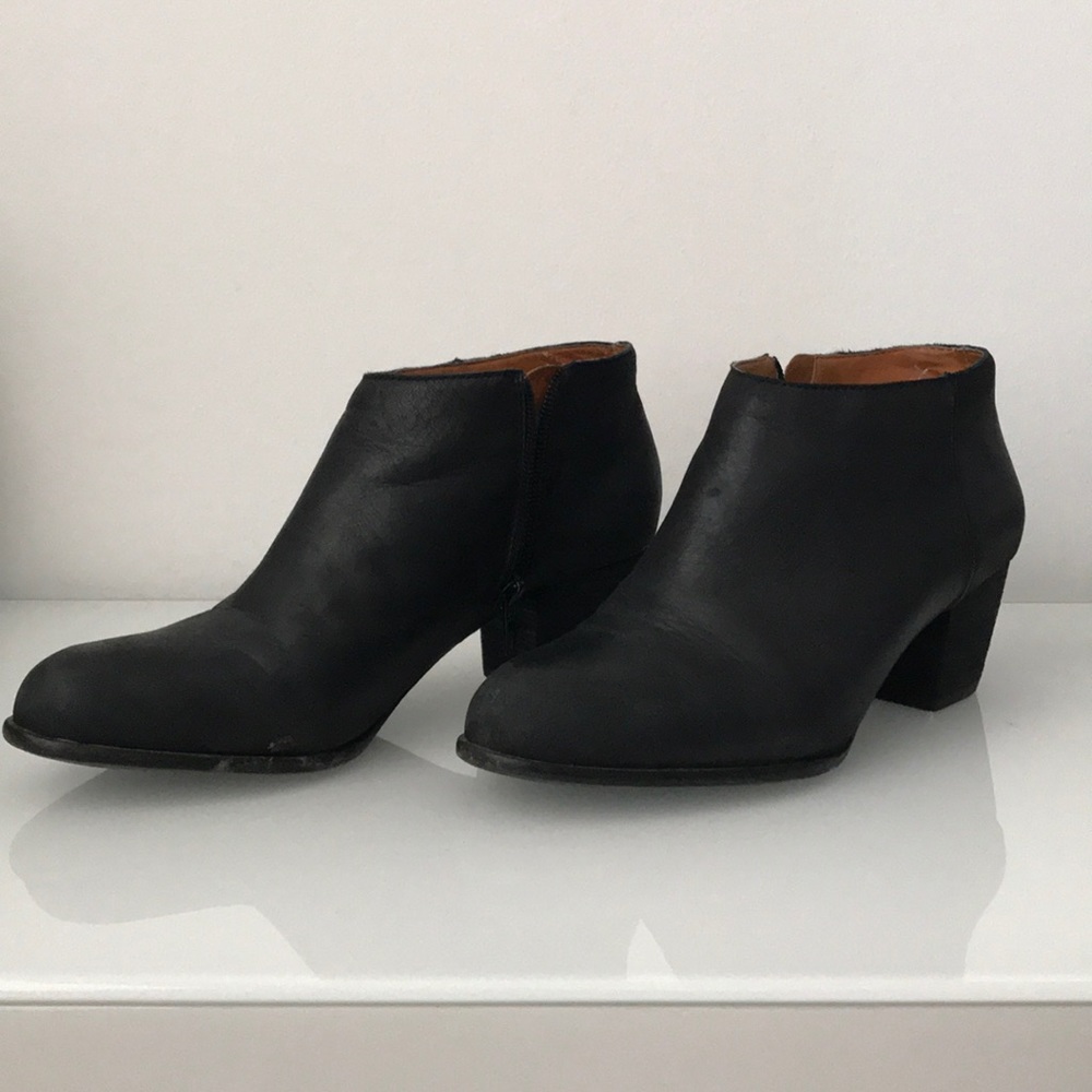 Black leather Lucky Brand ankle boots